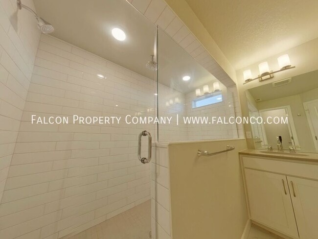 Building Photo - 6381 Wingding Point