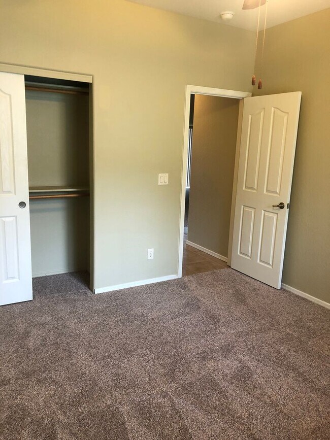 Building Photo - Four Bedroom Home w/3 Car Garage in Prescott