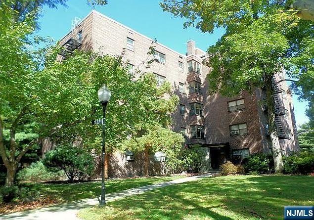 Building Photo - 421 Park Ave