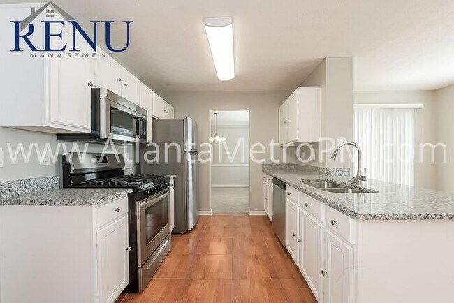 Building Photo - Now Available! 3 bedroom 3 bath!