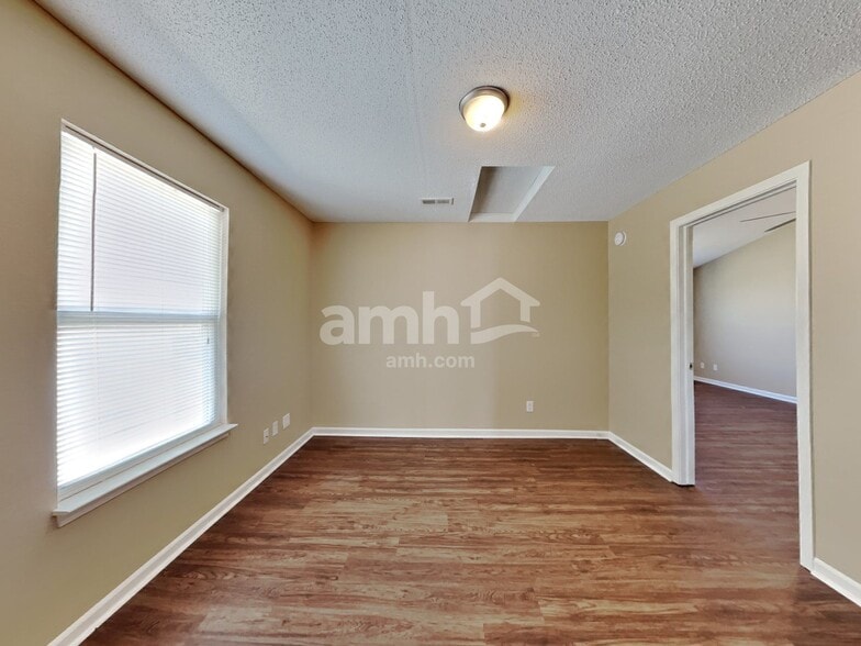 Building Photo - 10628 Glenayr Dr