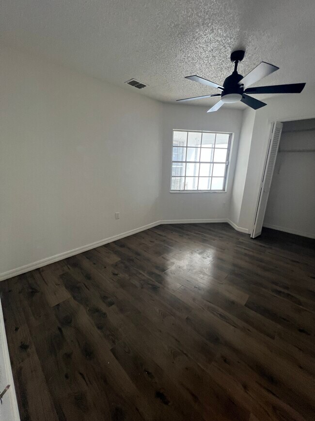 Building Photo - 667 Lake Dexter Cir