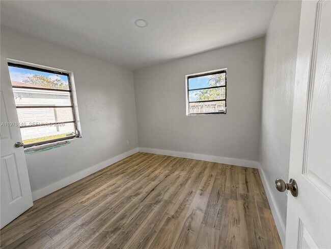 Building Photo - 5245 SW 98th Ct