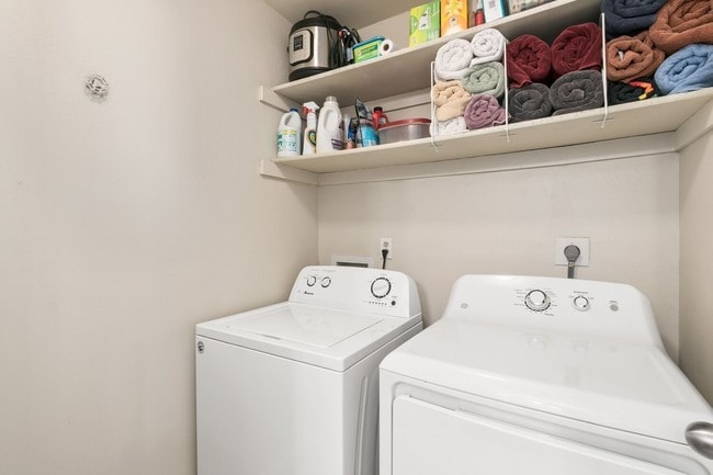 Building Photo - Beautiful 2BD/2BA townhome in Table Mountain Heights