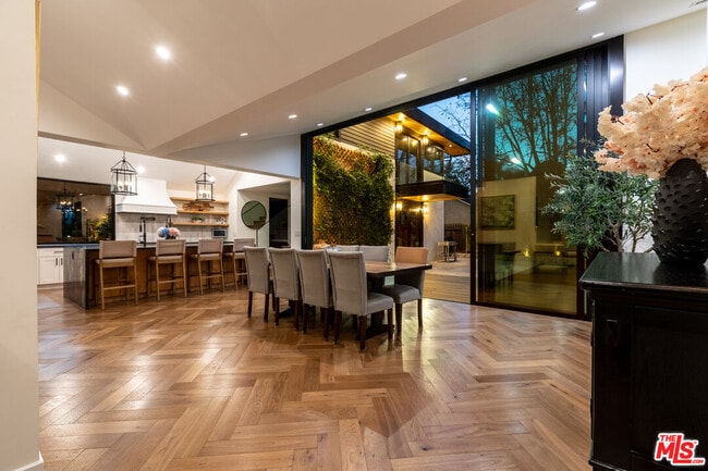 Building Photo - 1095 Chula Vista Pl