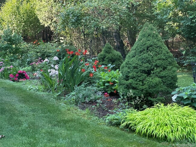 Building Photo - 3 1st Pl