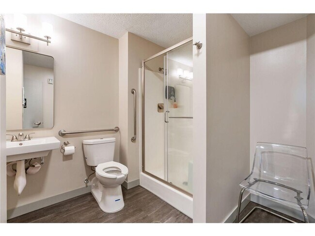 Building Photo - 66 9th St E