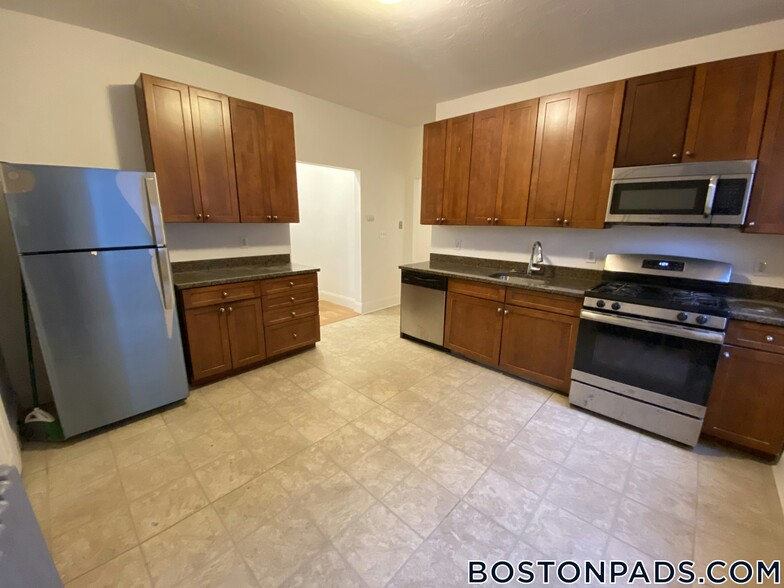 Building Photo - 46 Wildwood St