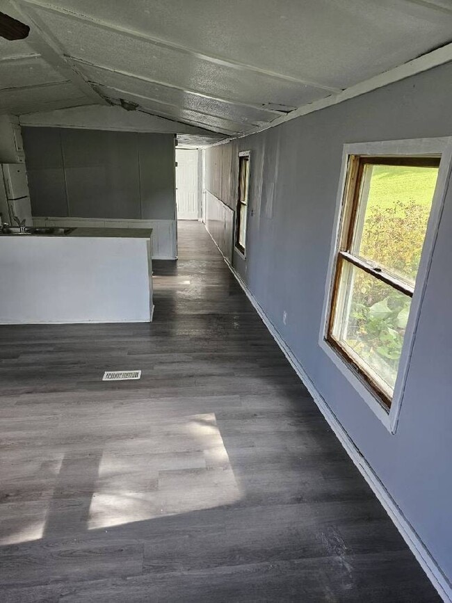 Primary Photo - 435 Parsons Rd