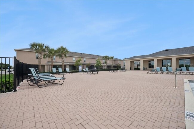 Building Photo - 2076 Monteverde Ave