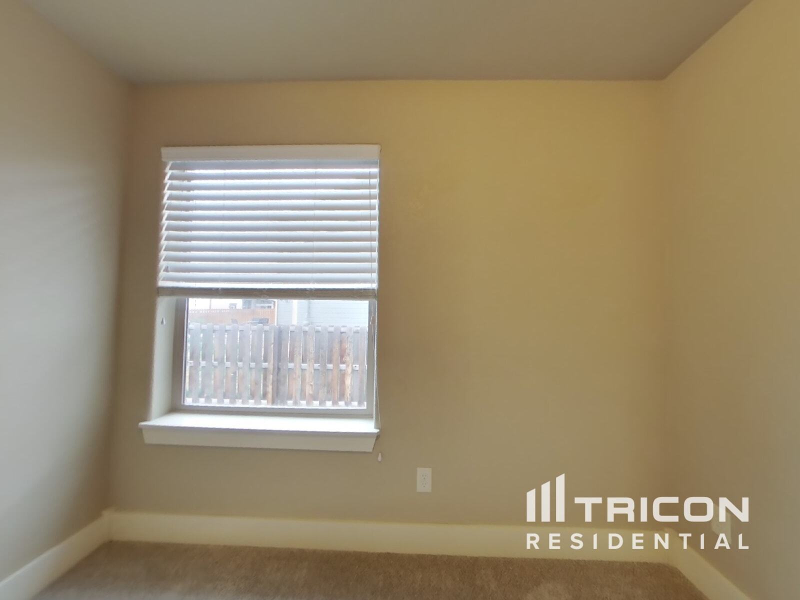 Building Photo - 4215 Woodlake Ln
