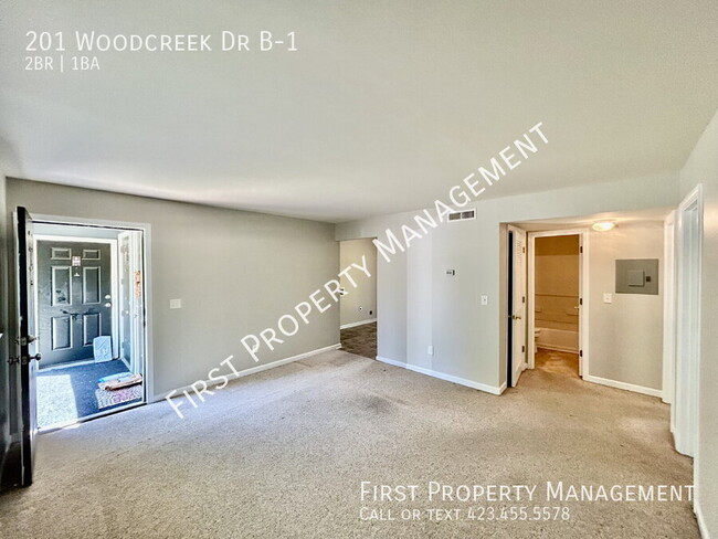 Building Photo - 201 Woodcreek Dr
