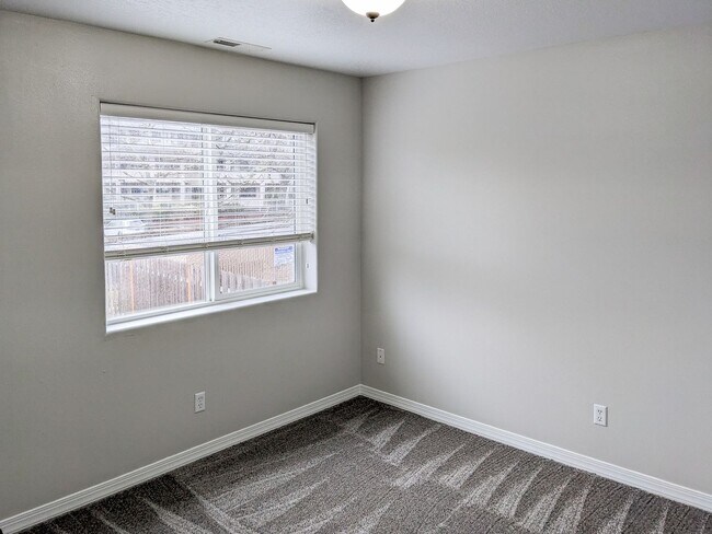 Building Photo - 407-409 Madrona Ave SE