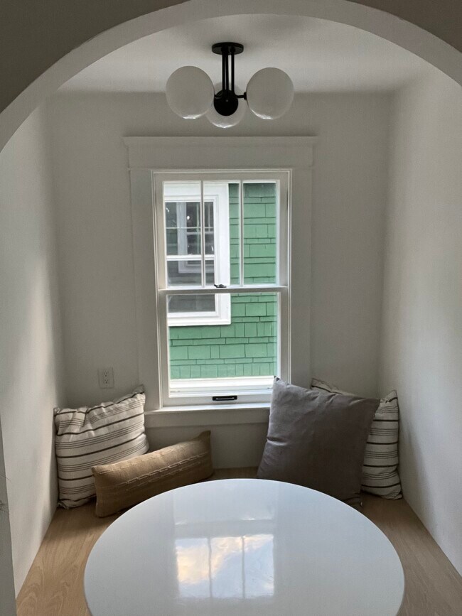 Building Photo - 528 Fellows Ave