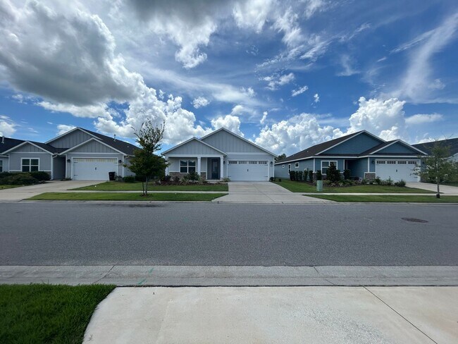 Building Photo - Immaculate 3/2 with Yard, Garage, and Pet ...