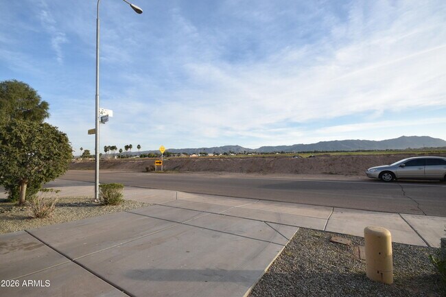 Building Photo - 2404 W Roeser Rd