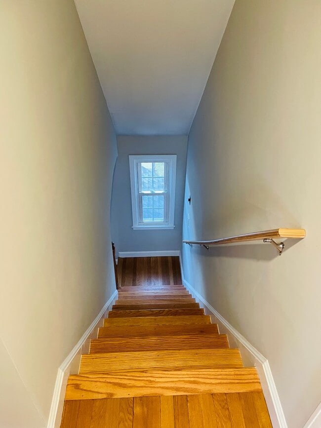 Building Photo - Seymour