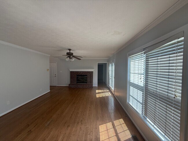 Building Photo - Great Location - Great Neighborhood - Grea...