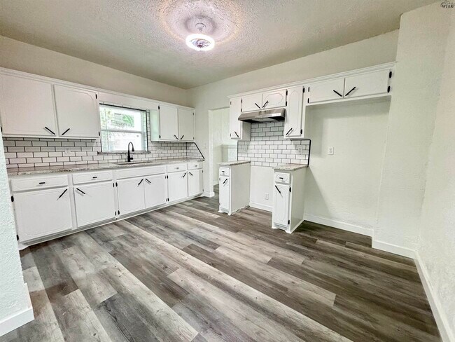 Building Photo - 1810 Britain St