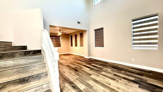 Building Photo - Five bedroom home in Henderson with downstairs bedroom and pool And Spa