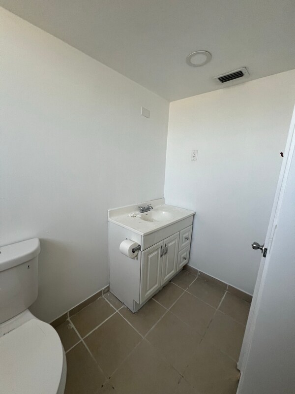 Building Photo - 1591 NE Miami Gardens Dr
