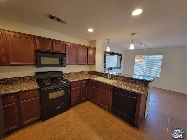 Building Photo - 642 Brewer Rd