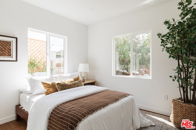 Building Photo - 784 Elmira St