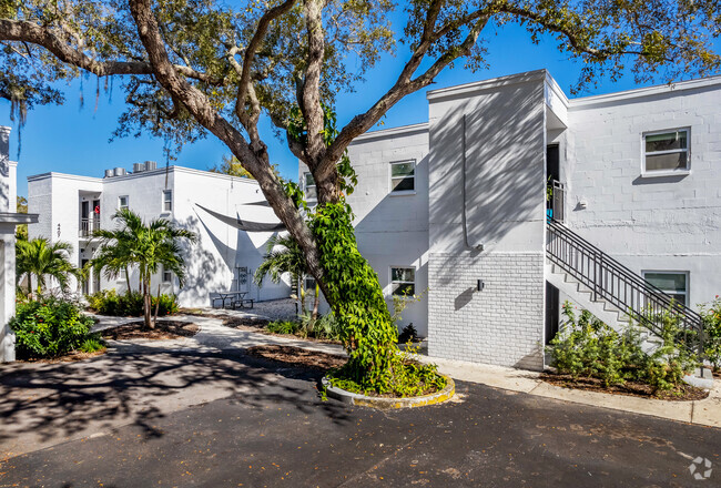 Building Photo - Oasis Palms Apartments