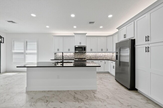 Building Photo - 12347 SW Compass Pt Dr