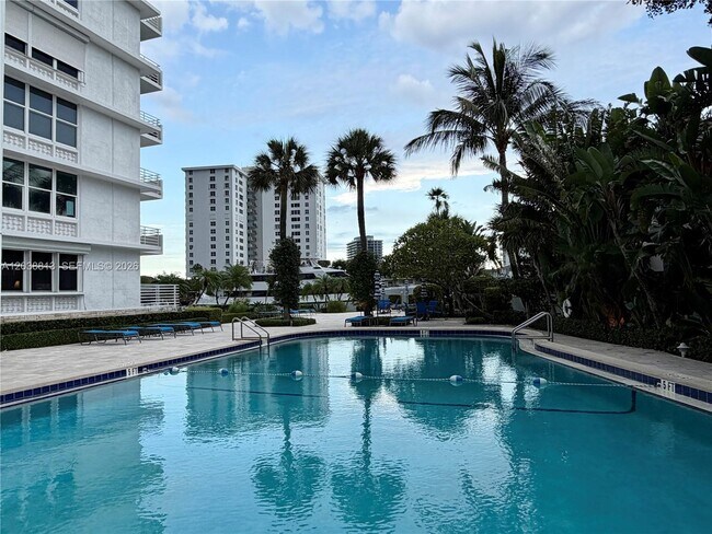 Building Photo - 888 Intracoastal Dr