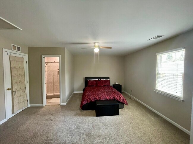 Building Photo - 547 Pheasant Run Dr