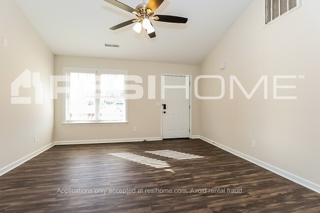 Building Photo - 632 Zellwood Dr