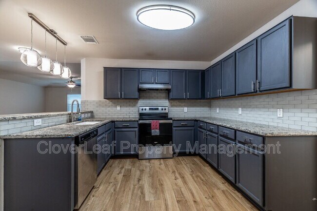 Building Photo - 802 Amber Knoll