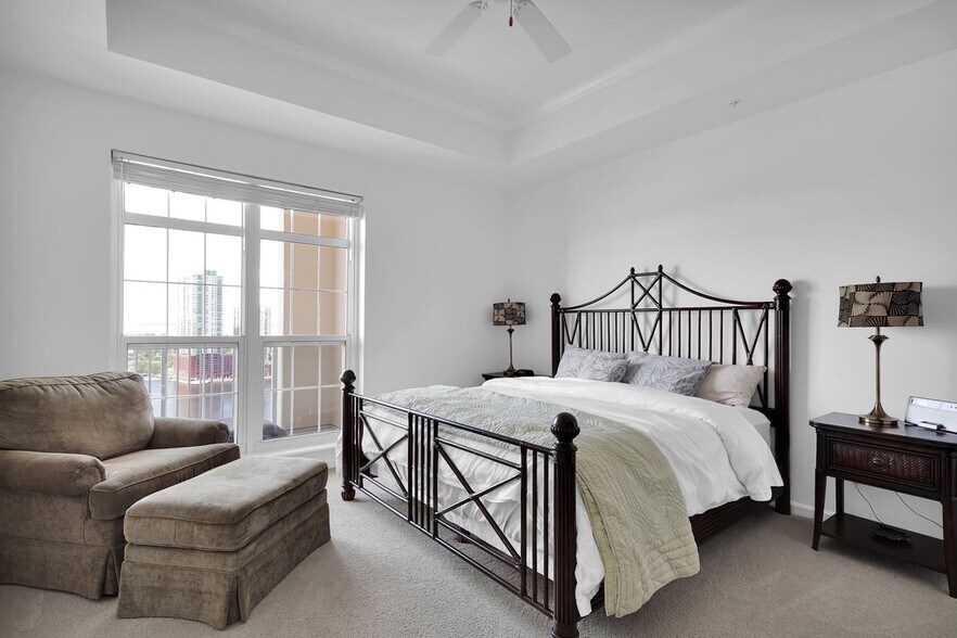 Building Photo - 400 E Bay St