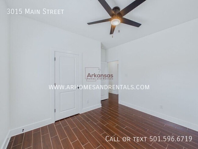 Building Photo - 3015 Main St