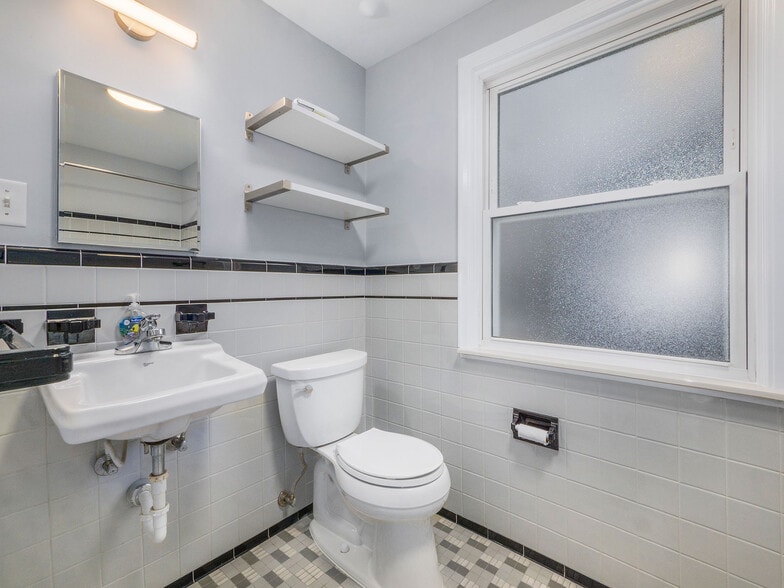 Bathroom - 516 Berkley Ave
