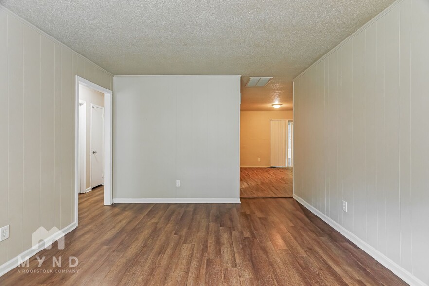 Building Photo - 713 Kingman Rd