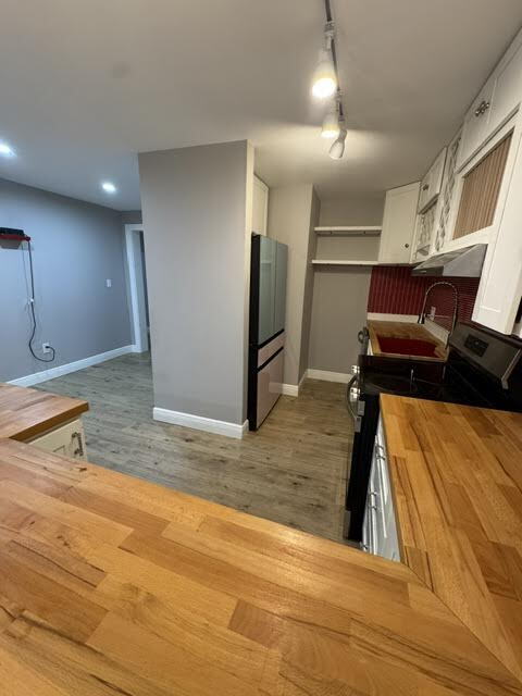 Building Photo - August Only: 1st Month Free with Move-in by 8/30: Downtown Winchester Living – Fully Renovated 3-...