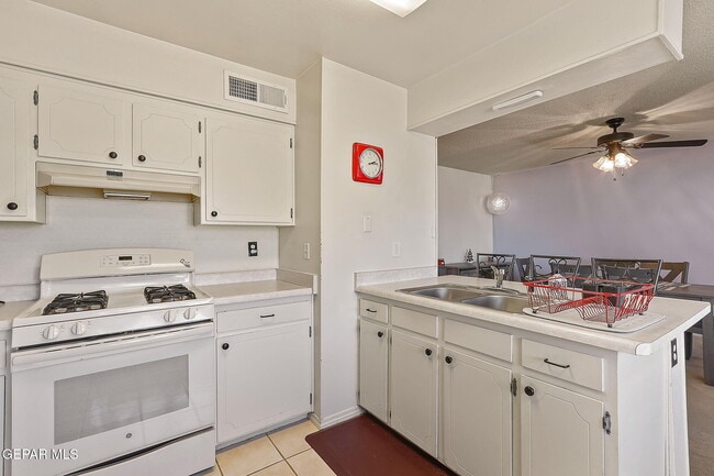 Building Photo - 4713 Sun Valley Dr