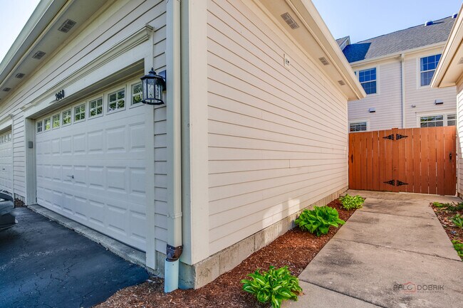 Building Photo - 2460 Violet St
