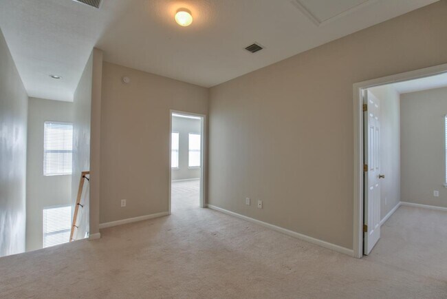 Building Photo - 4150 Four Oaks Blvd