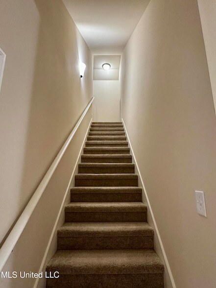 Building Photo - 9265 Natures Trl