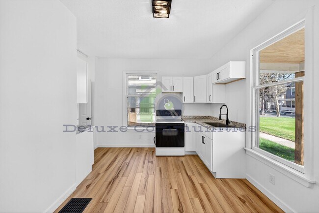 Building Photo - 851 Worden St SE