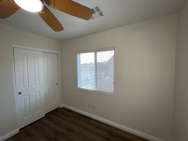 Building Photo - SPACIOUS 3-BEDROOM 2 1/2 BATH TOWNHOME IN GATED COMMUNITY