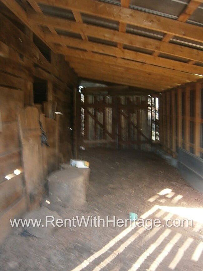 Building Photo - GORGEOUS RANCH/ GRAND PA'S BUNGELOW/ 1.6 ACRES/ FRONT PORCH/ PRIVATE YARD