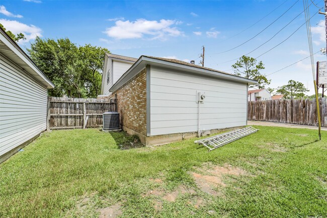 Building Photo - 4138 Club Valley Dr
