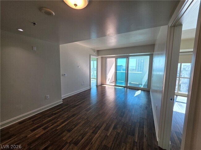 Building Photo - 2700 S Las Vegas Blvd