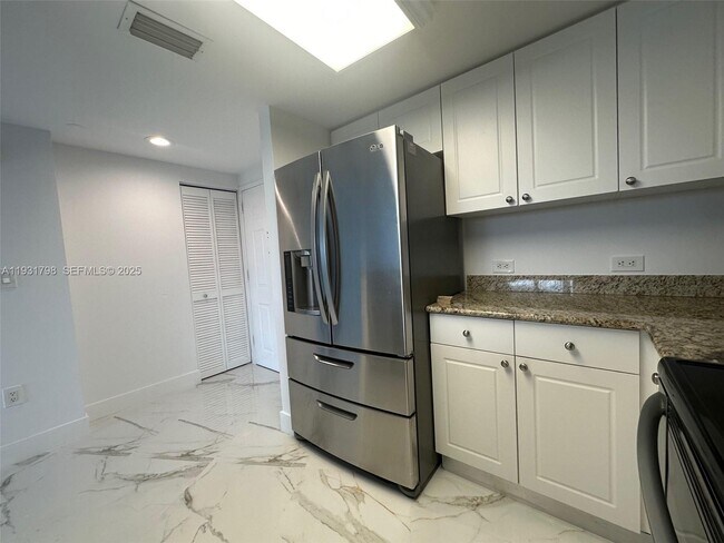 Building Photo - 19501 W Country Club Dr