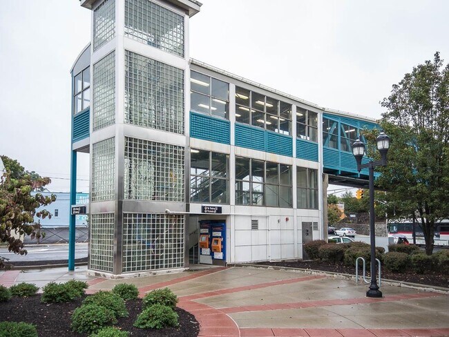 Building Photo - 550 West Side Ave