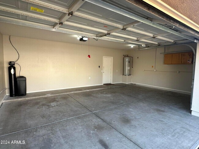 Building Photo - 2301 E Beachcomber Dr